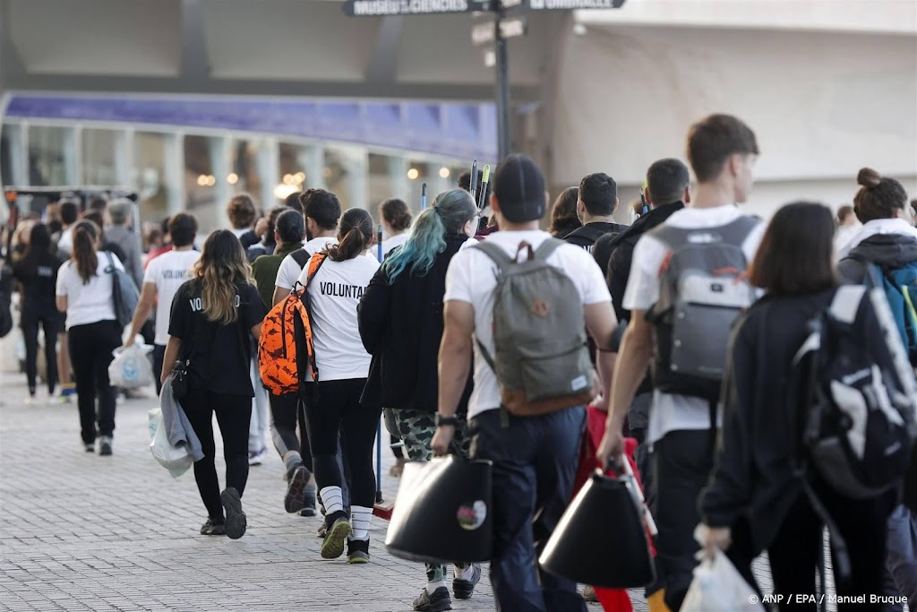 Duizenden vrijwilligers naar Valencia voor hulp opruimen ravage