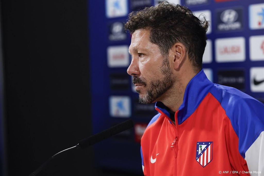 Atlético-coach Simeone noemt voetballen in Spanje nu 'onzinnig' 