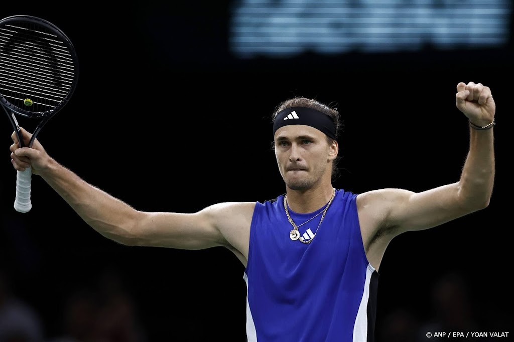 Zverev bereikt finale in Parijs en lost Alcaraz af als nummer 2
