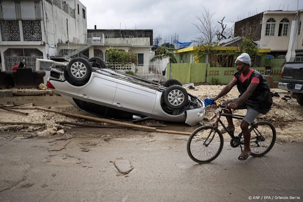 Ruim 200 reizigers vanuit Jamaica na orkaan weer in Amsterdam
