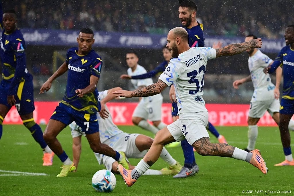 Internazionale loopt dankzij late uitzege in op Napoli