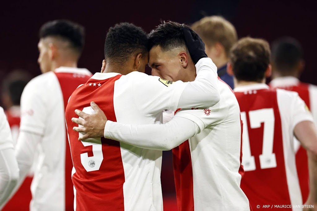Ajax verslaat Willem II en komt steviger aan kop van Eredivisie