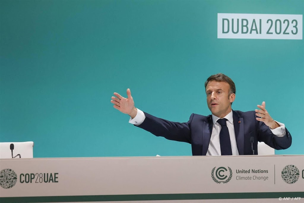 Macron naar Qatar voor onderhandelingen wapenstilstand Gazastrook