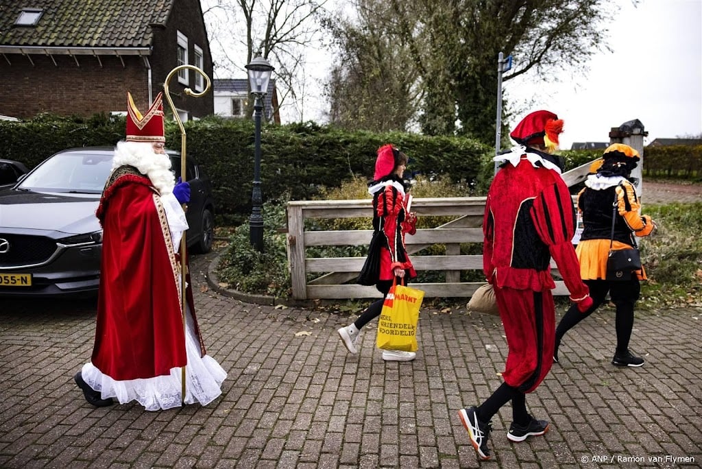 Onstuimige omstandigheden op pakjesavond, lokaal kans op buien