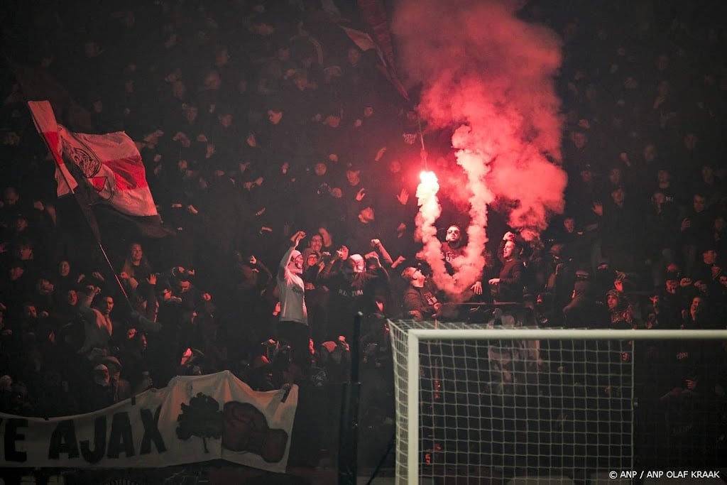 Ajax heeft eerste fans van vuurwerkactie geïdentificeerd 
