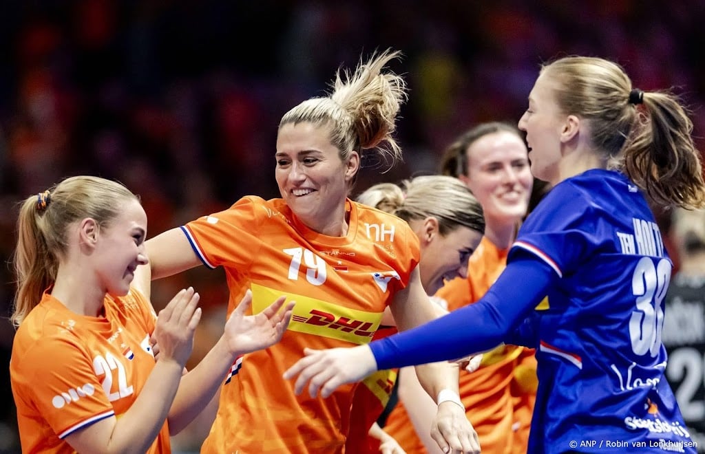 Handbalsters na derde zege als groepswinnaar naar hoofdronde WK