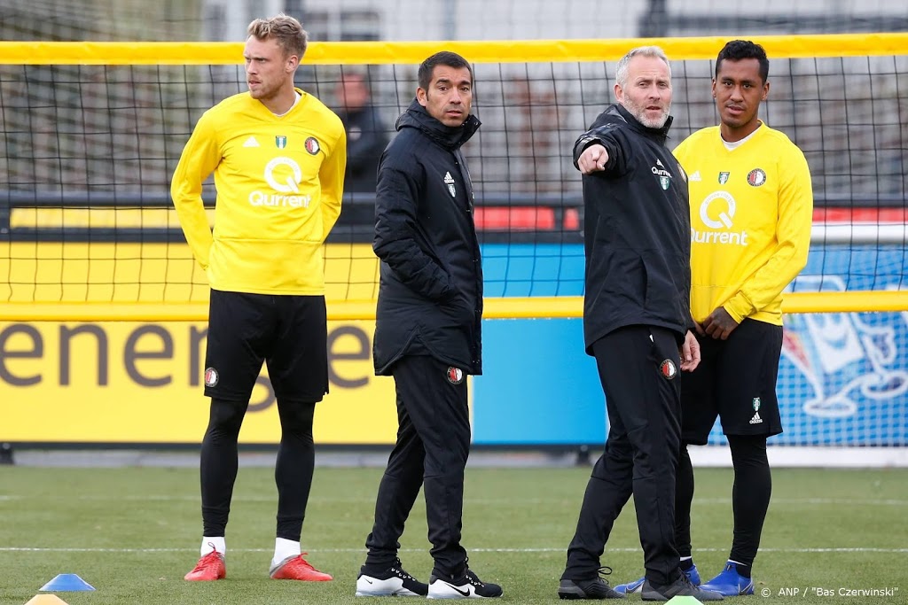 Van Bronckhorst neemt fysieke trainer Feyenoord mee naar China