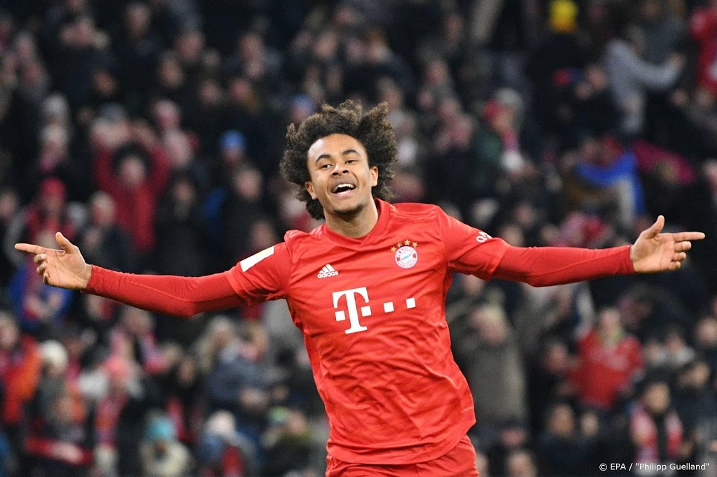 Voetballer Zirkzee met Bayern München op trainingskamp