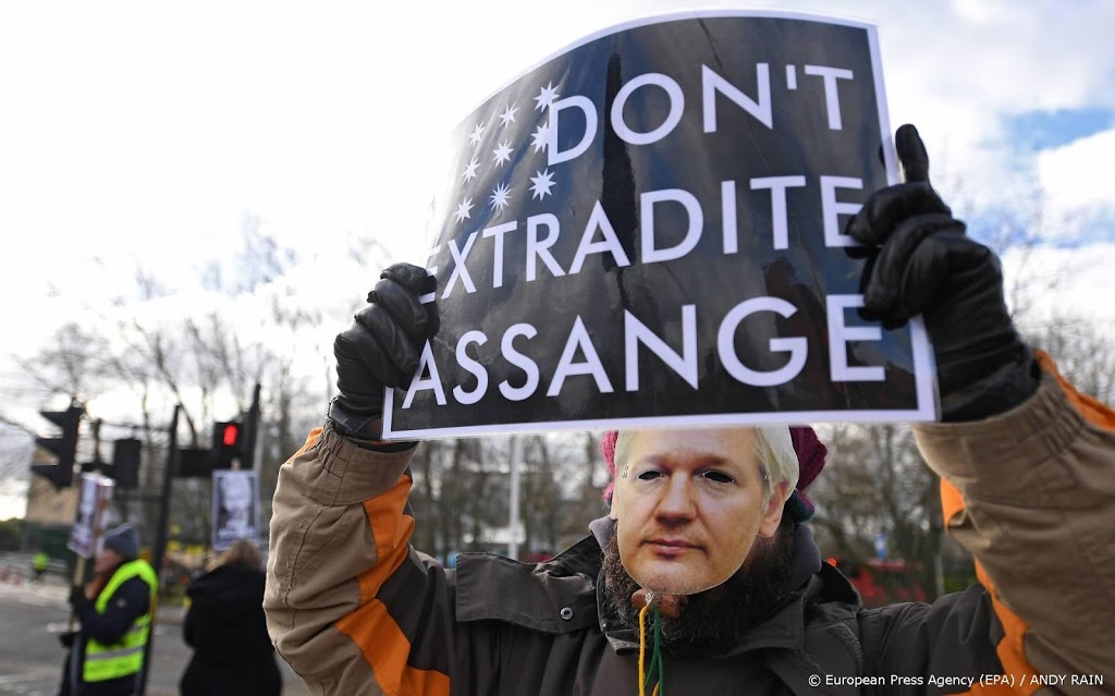 Duitse parlementariërs roepen VK op Assange niet uit te leveren