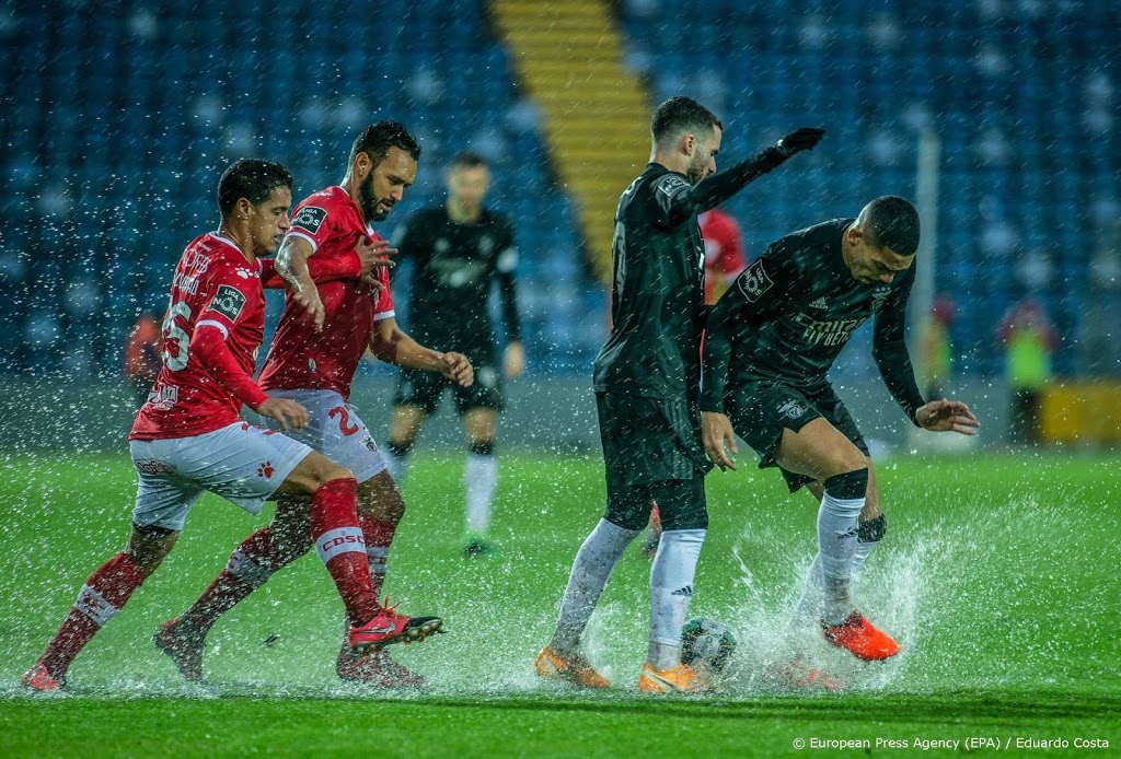 Wedstrijd Benfica gestaakt en maandag uitgespeeld na regenval
