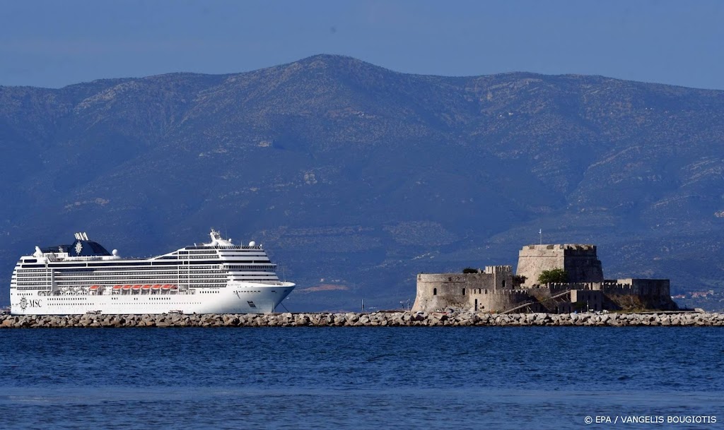 Cruiseschepen opnieuw geplaagd door corona onder passagiers