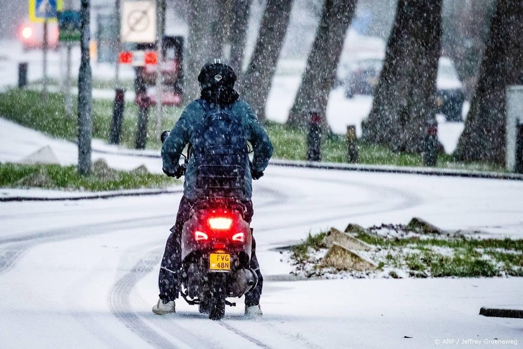 KNMI breidt code oranje om gladheid uit 