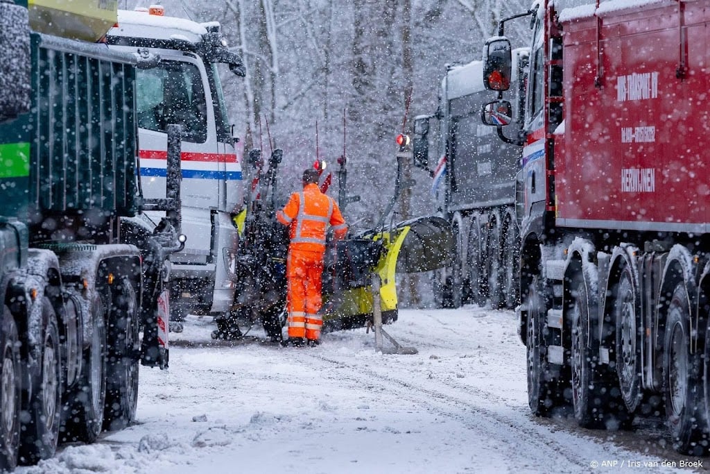 Toe- en afritten en verbindingswegen dicht om gladheid