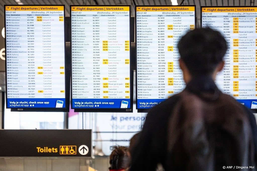 KLM schrapt zondag honderden vluchten op Schiphol