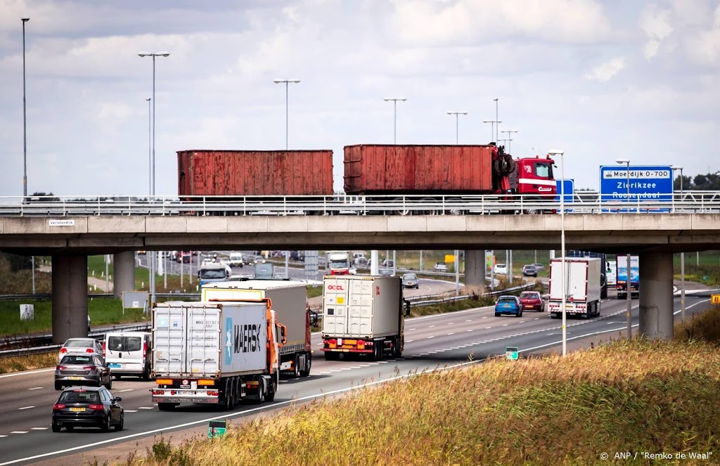 Inhaalverbod voor zwaar verkeer op A44