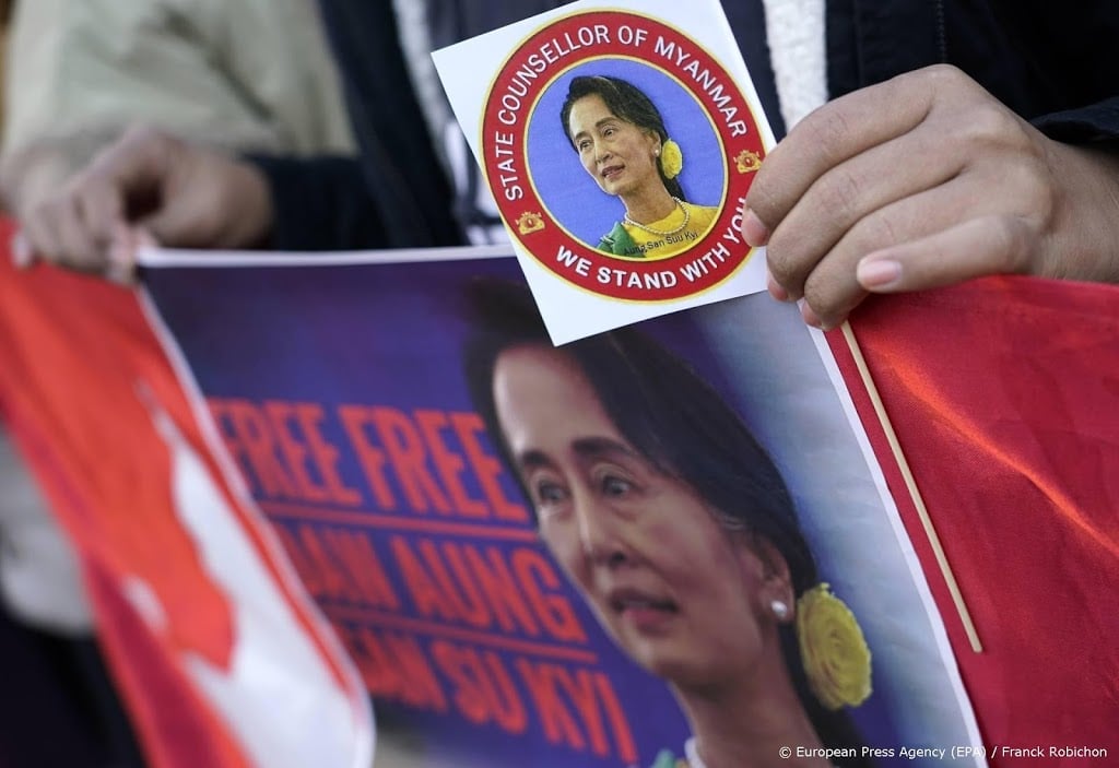 'Aung San Suu Kyi aangeklaagd en in hechtenis'