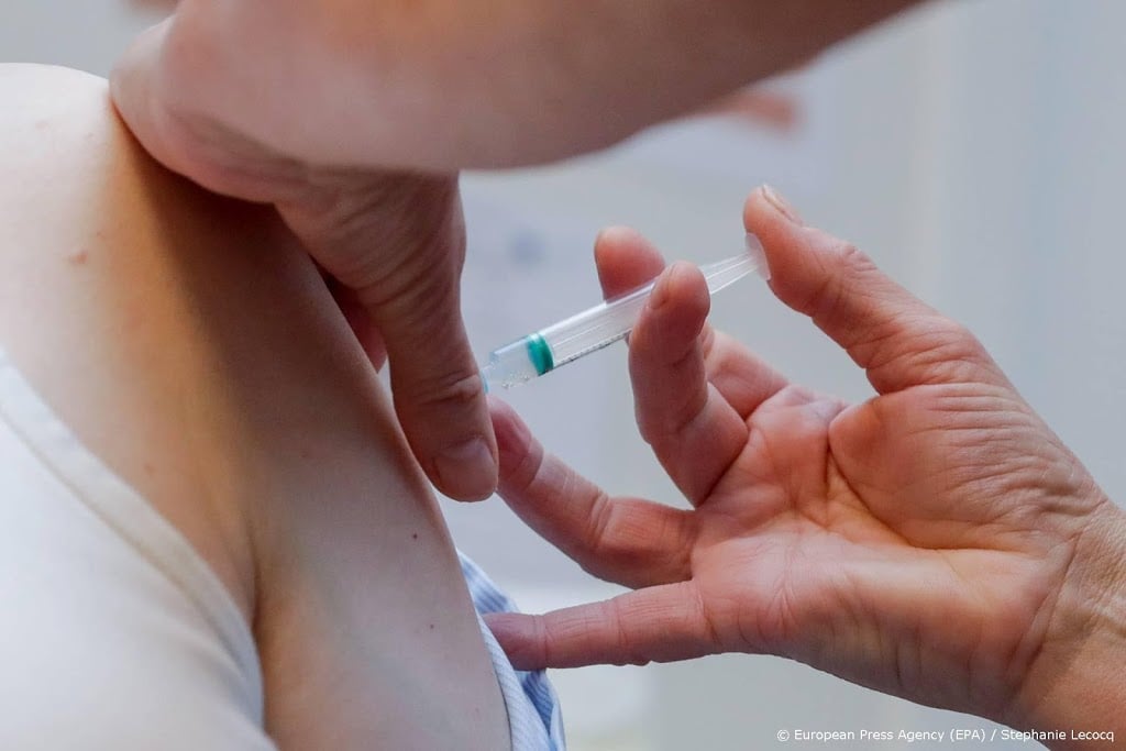 'Maar vier van de tien Belgen zijn klaar voor coronaprik'