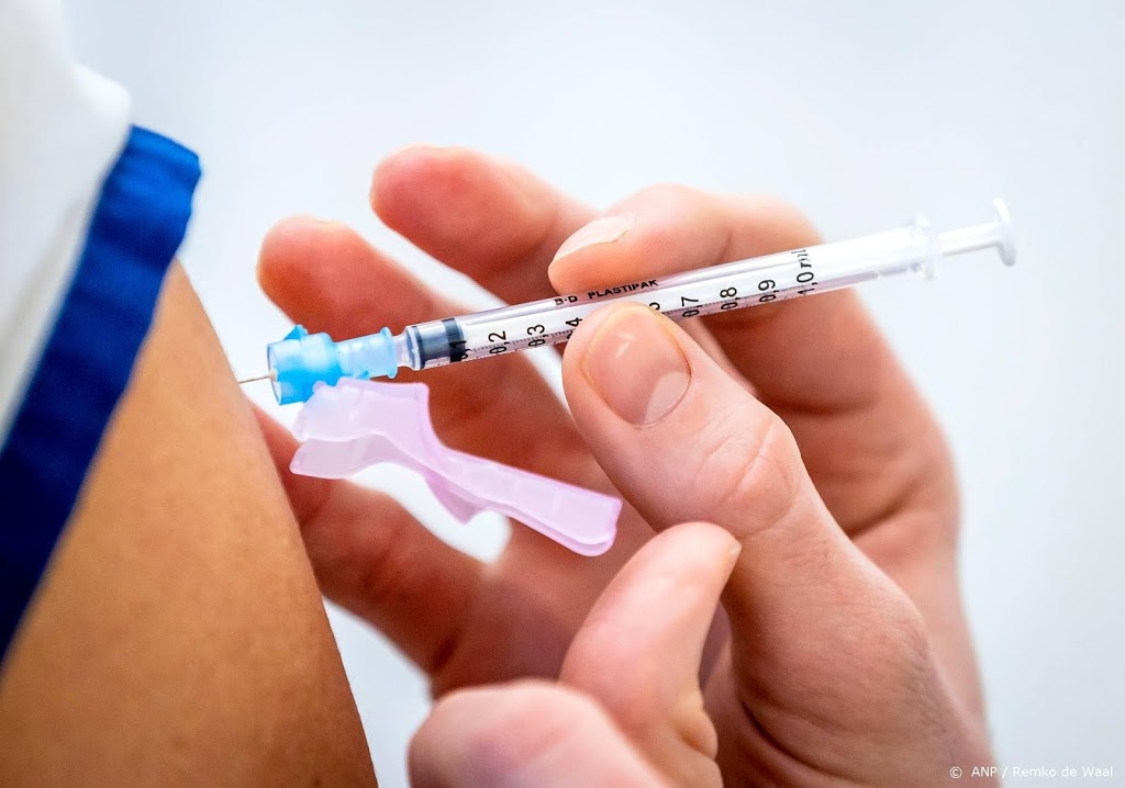 Gezondheidsraad: tweede prik coronavaccin Pfizer kan uitgesteld 