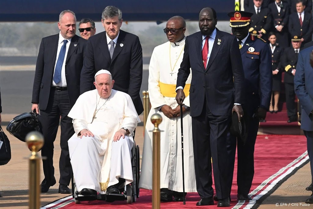 Paus Franciscus smeekt leiders Zuid-Soedan om eind aan geweld
