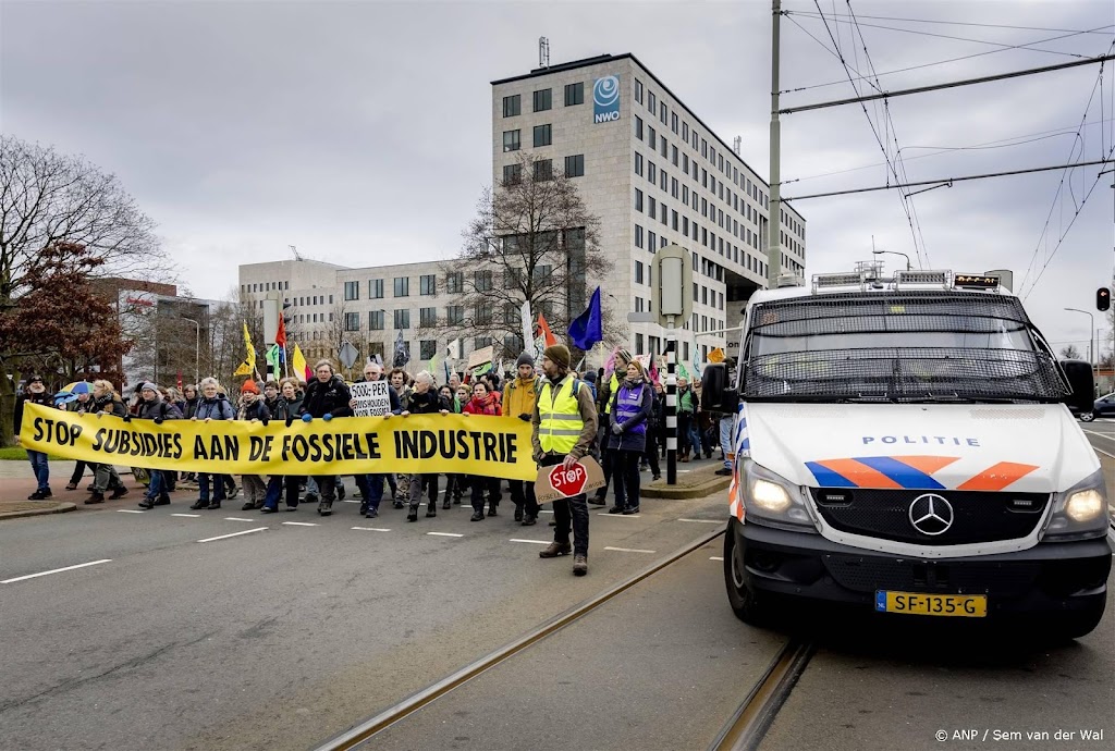 Klimaatactivisten korte tijd tegengehouden in Den Haag