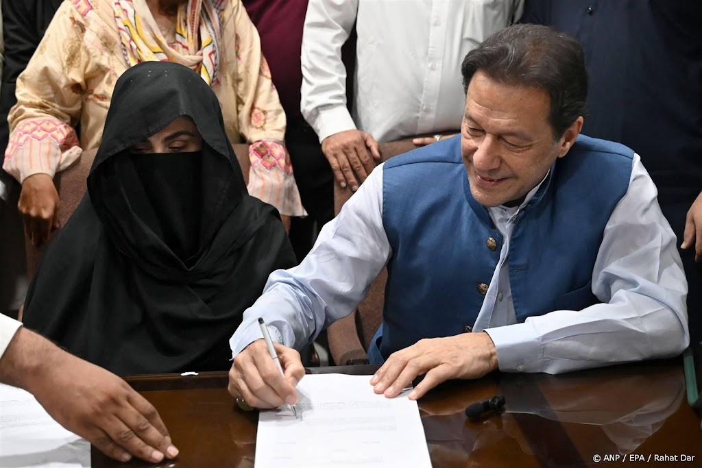 Zeven jaar cel voor ex-premier Pakistan voor onwettig huwelijk 