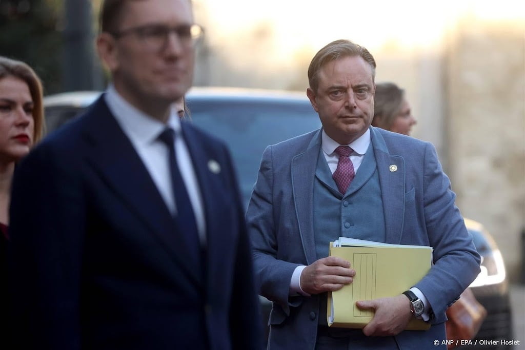 Nieuwe Belgische premier schoorvoetend naar defensietop