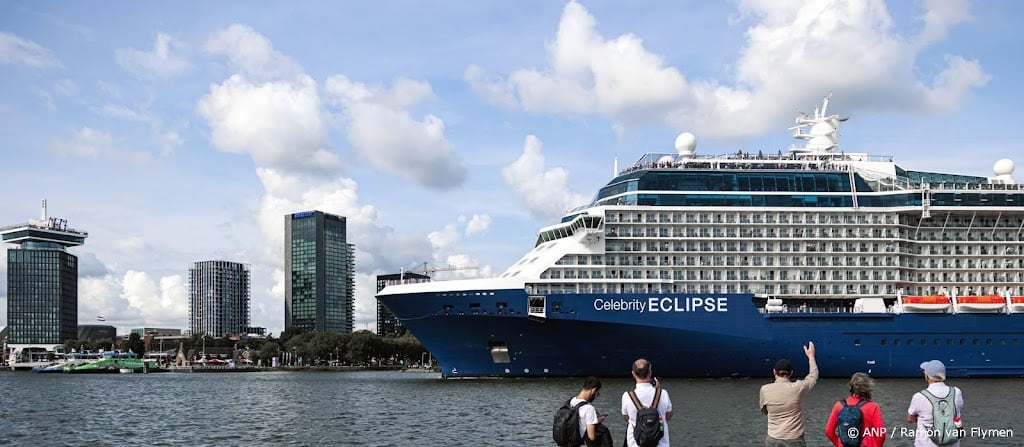 Provincie wil opheldering over weren cruiseschepen uit Amsterdam