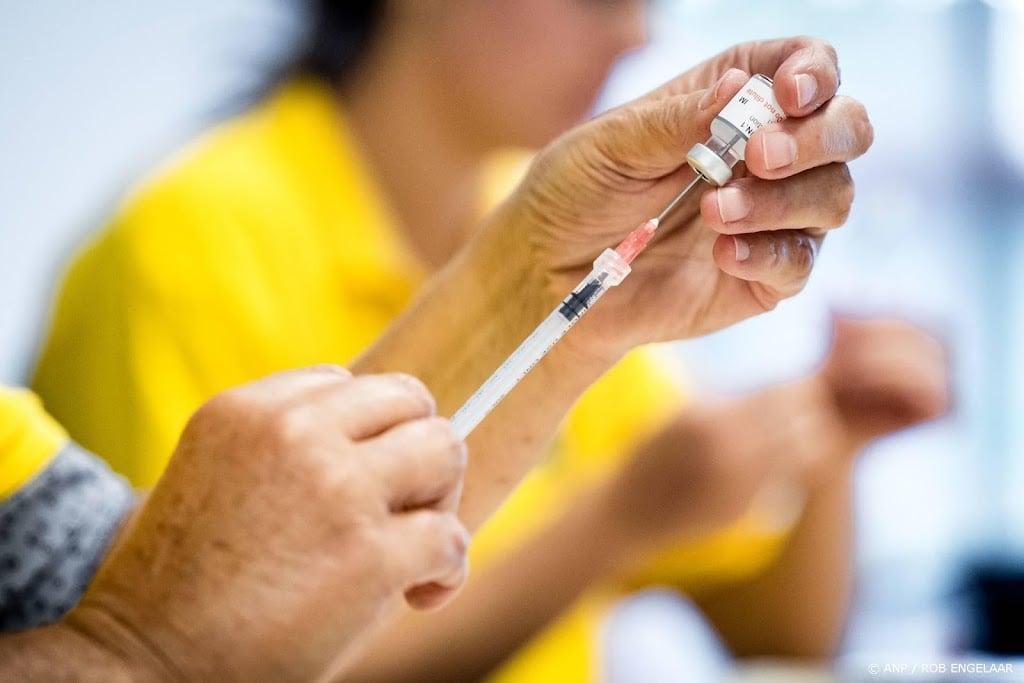 Pfizer ziet omzet dalen door minder vraag naar coronavaccins