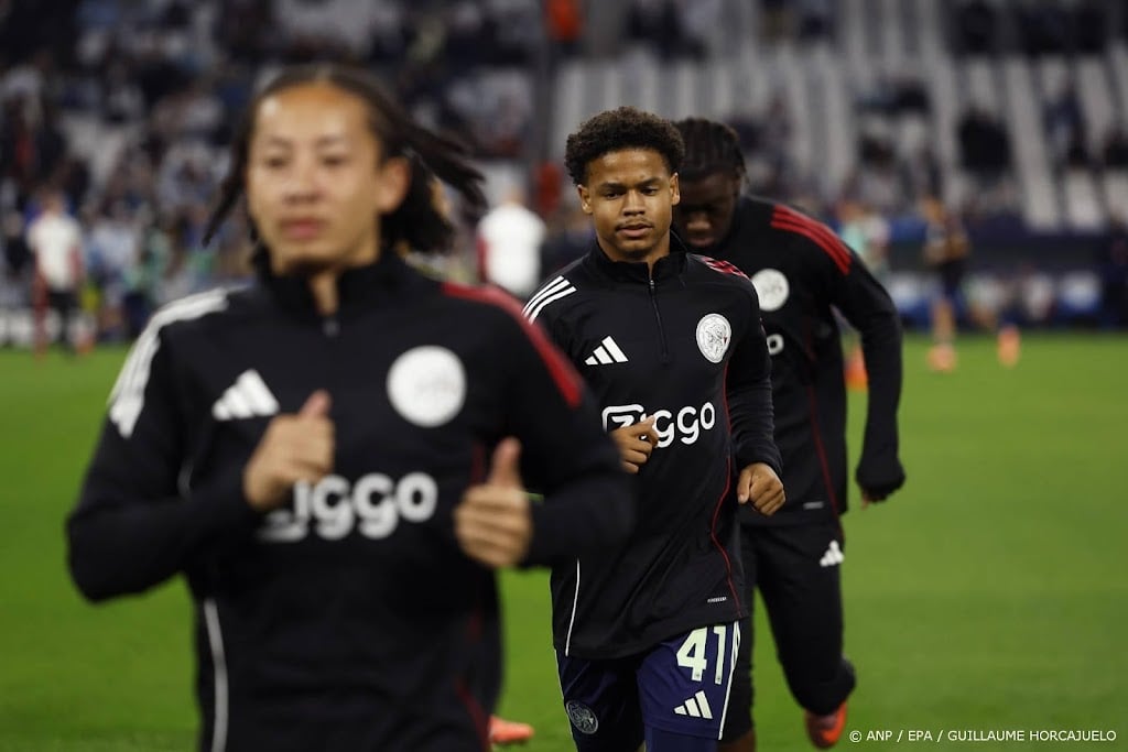 Ajax verhuurt vleugelverdediger Alders aan Telstar