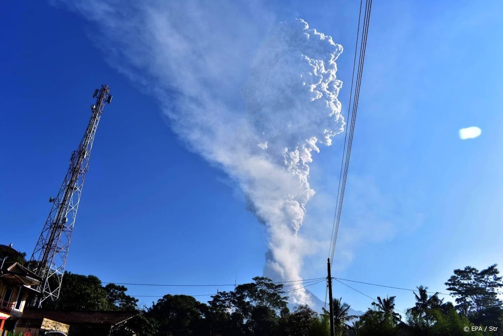 Dodelijke vulkaan Merapi barst uit in Indonesië