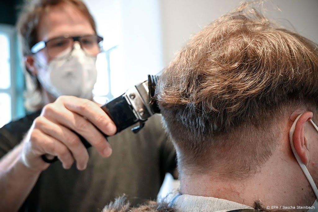 Drukte bij kappers en schoonheidssalons na maandenlange sluiting