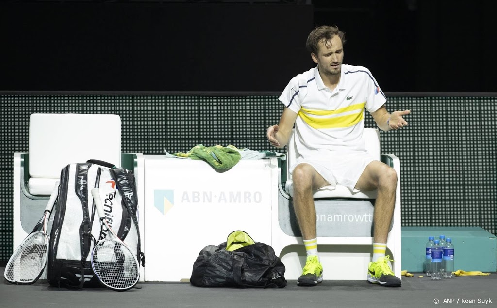Na Zverev verliest ook als eerste geplaatste Medvedev in Ahoy