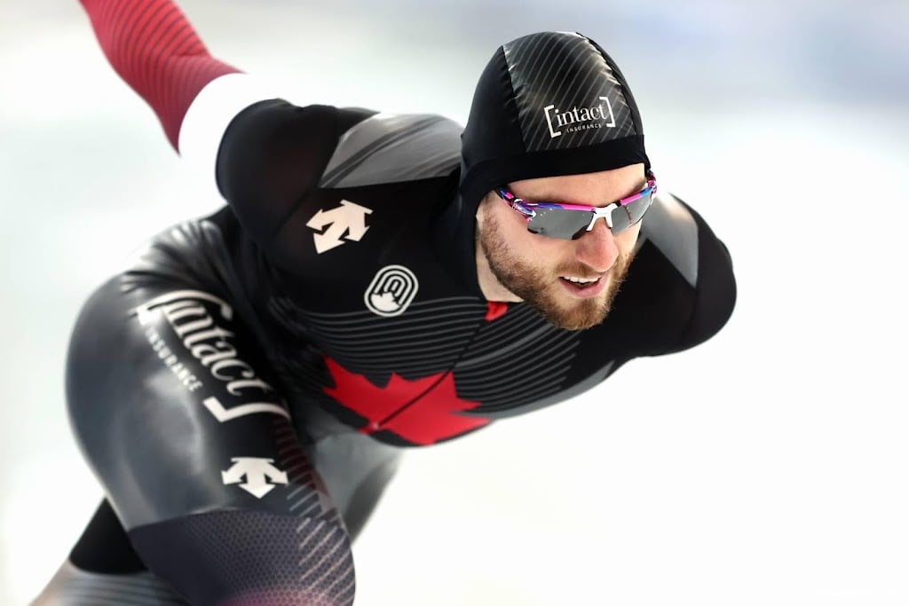 Schaatser Dubreuil leidt voor Verbij en Krol op WK sprint