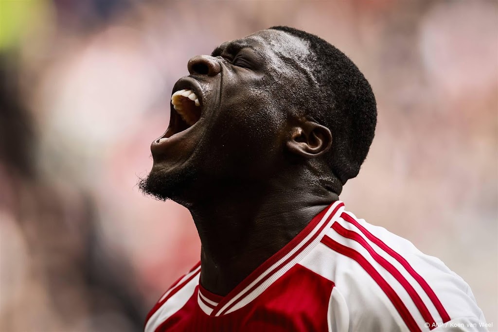 Ajax verslaat FC Utrecht na doelpunt en assist van Brobbey
