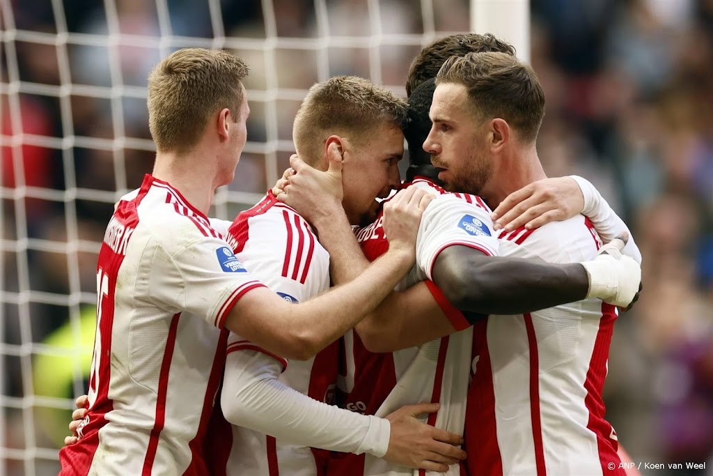 Ajax wint van FC Utrecht en blijft eindelijk zonder tegentreffer
