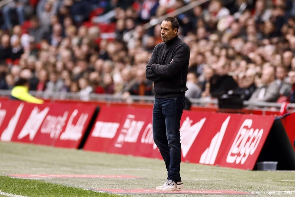Trainer Van 't Schip tevreden over gedisciplineerd Ajax  