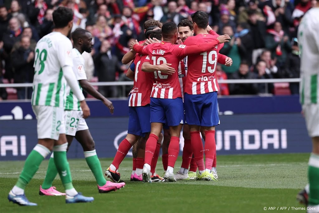 Atlético Madrid blijft vierde na zege op Real Betis