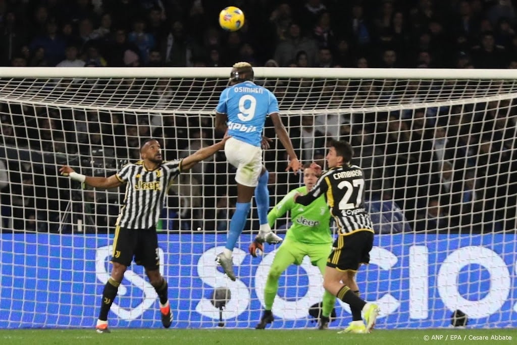 Napoli wint topper in Serie A van Juventus 