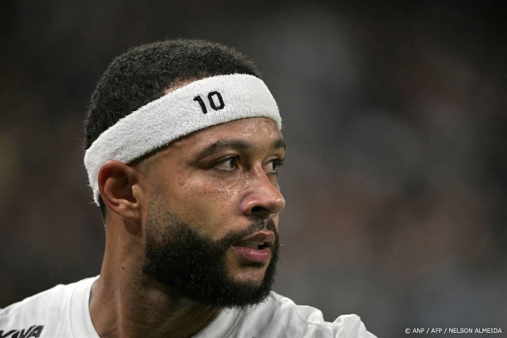 Depay belangrijk met doelpunt en assist bij zege van Corinthians
