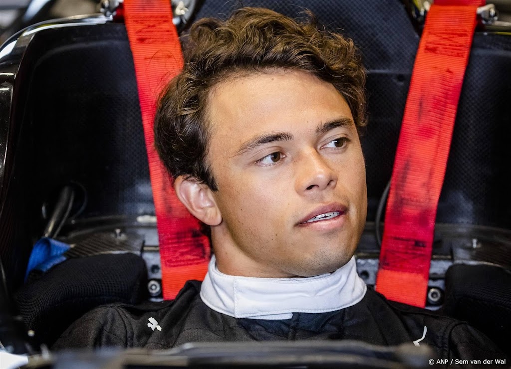 Autocoureurs De Vries en Frijns rijden 24 Uur van Le Mans