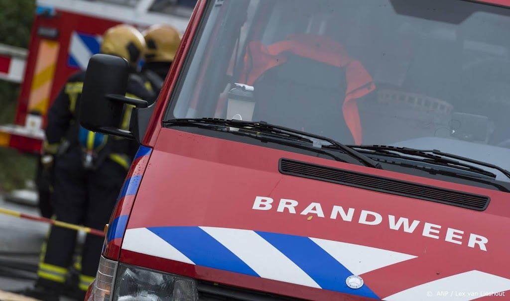 Zeer grote brand bij autobedrijf Soest