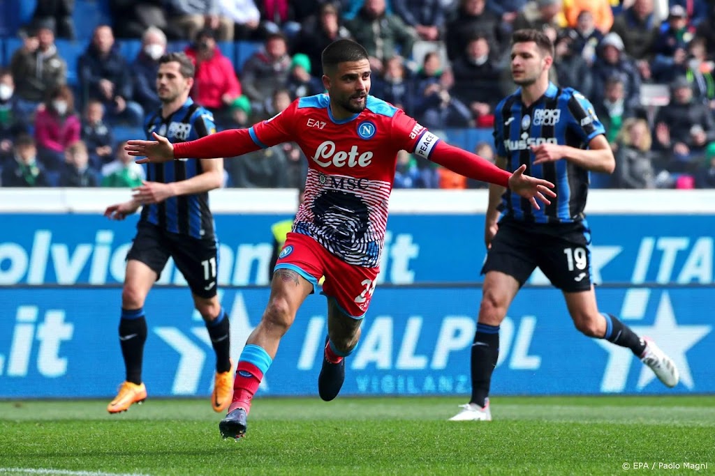 Napoli wint bij Atalanta en blijft meedoen in titelstrijd