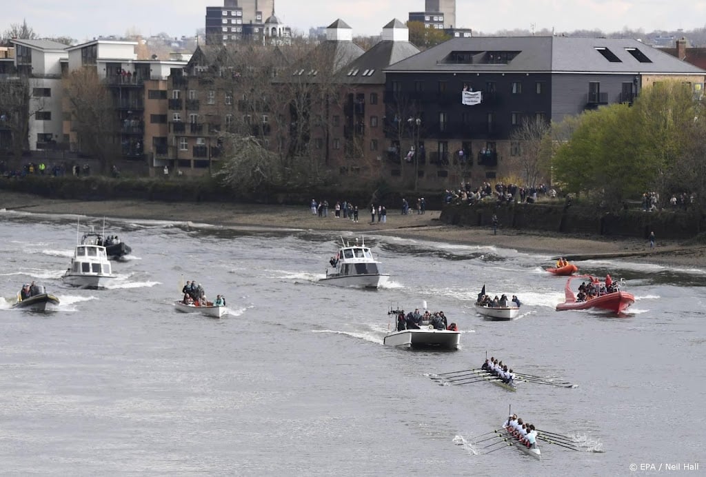 Roeiers Oxford winnen Boat Race bij terugkeer op de Theems