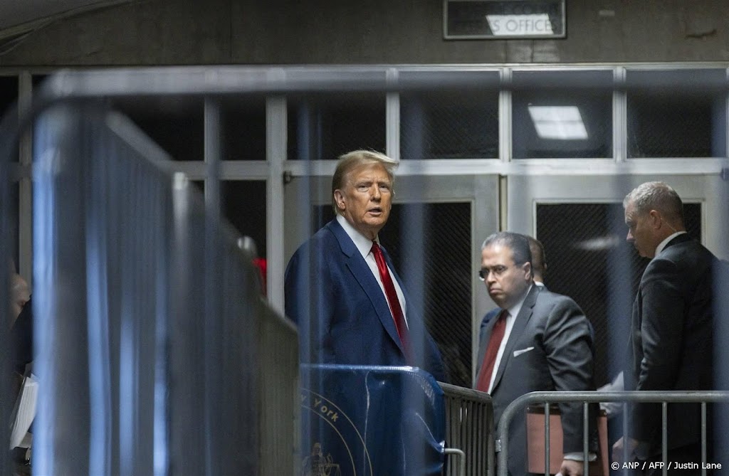 Advocaten Trump proberen rechter van zwijggeldzaak te vervangen