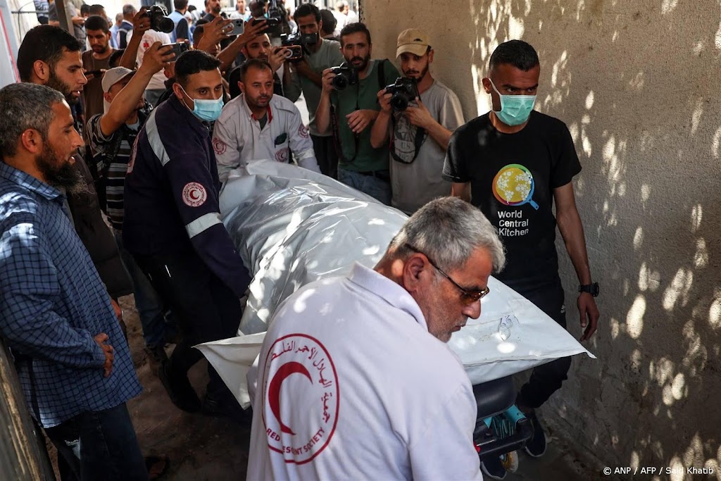 Lichamen omgekomen hulpverleners Gaza aangekomen in Egypte