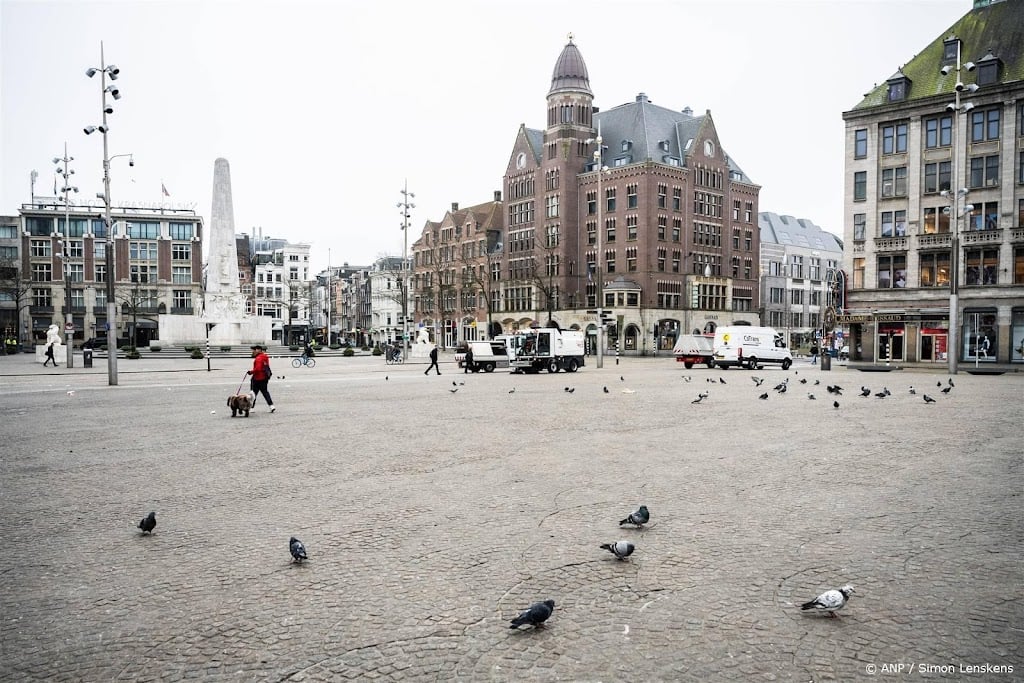 Auto uitgebrand bij Monument op de Dam, vermoedelijk opzet