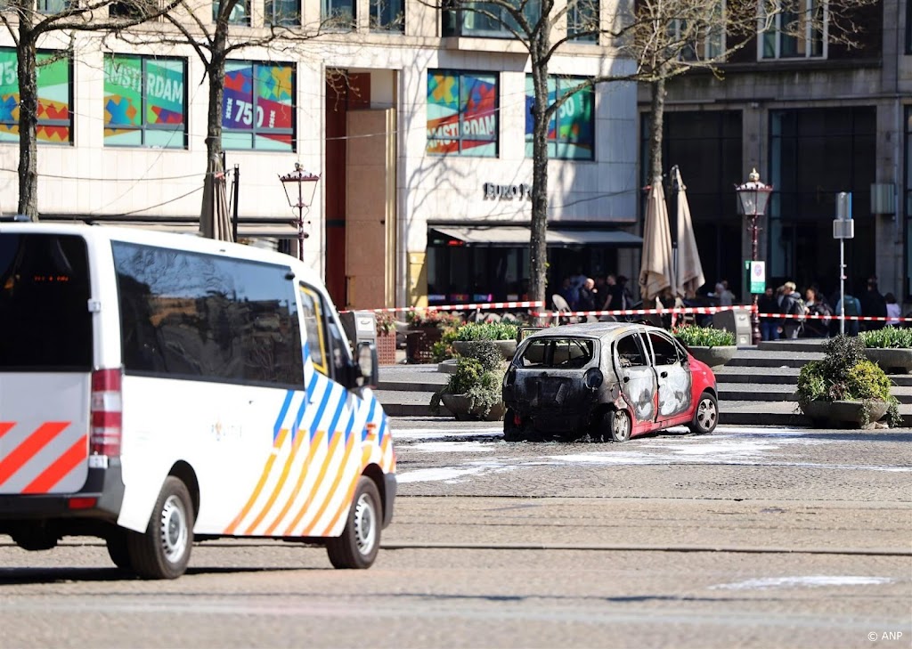 Brand in auto Dam volgde na ontploffing, geen omstanders gewond