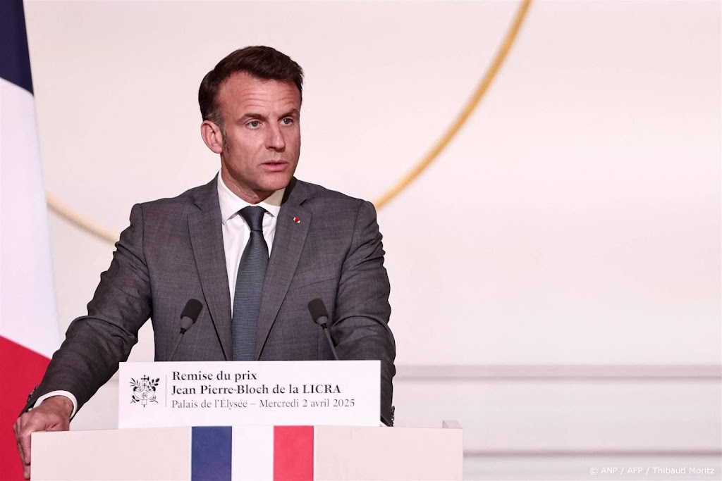 Macron roept bedrijven op investeringen in VS op te schorten
