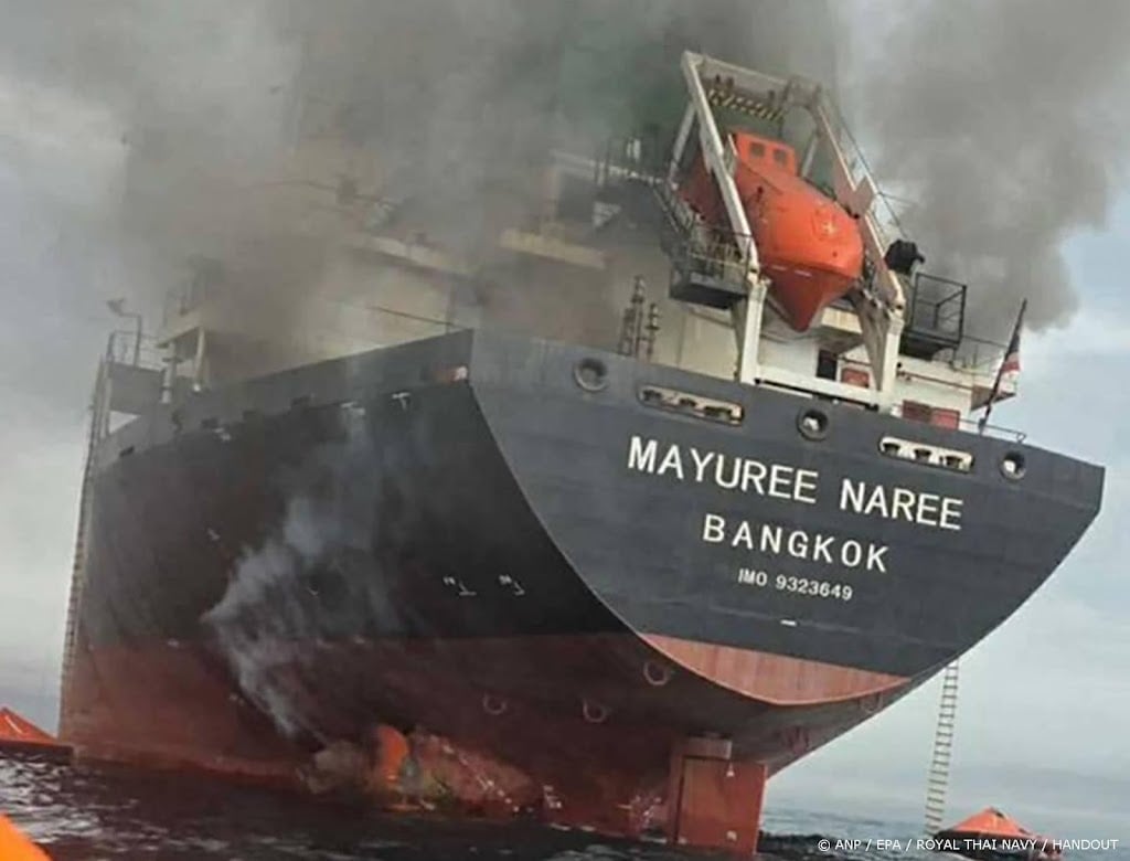 Menselijke resten gevonden na aanval op schip Straat van Hormuz