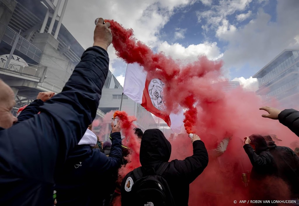 'Mogelijk 50 tot 150 fans besmet geraakt tijdens Ajax-feest'